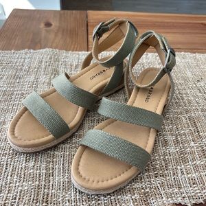 Lucky Brand Women’s Sage Green Sandals Size 7.5